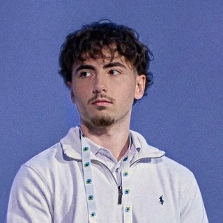 Ștefan Dulgheru on stage at How to Web 2026